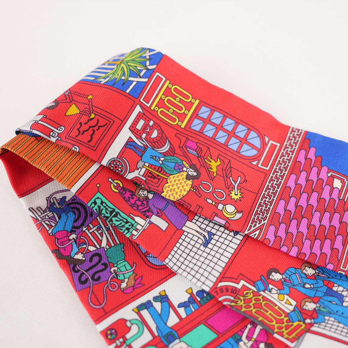 Hermès Twilly in Seta Multicolore con Stampa Illustrata Rossa
