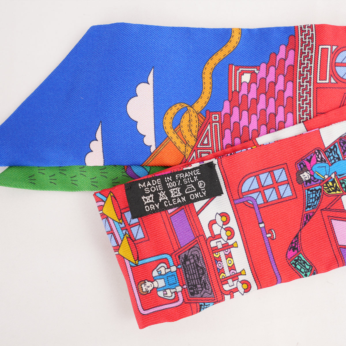Hermès Twilly in Seta Multicolore con Stampa Illustrata Rossa