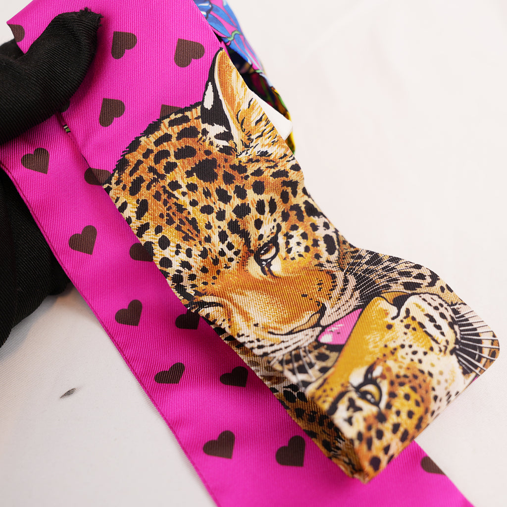 Hermès Twilly Jungle Love Love in Seta Rosa, Blu e Multicolore