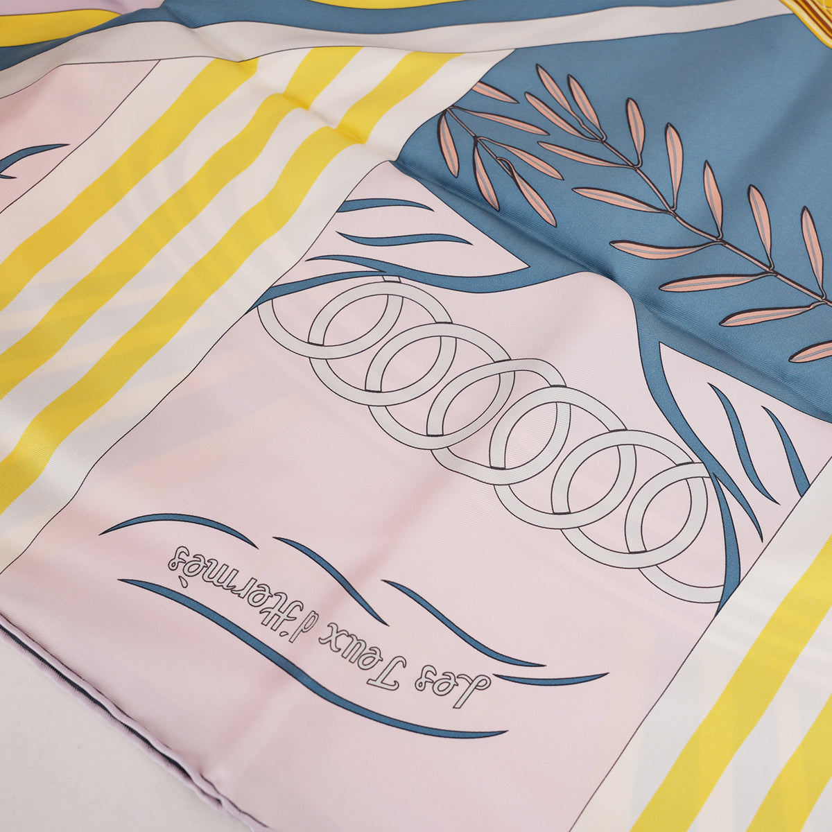 Hermès Carré 90 Foulard in Seta Stampata Multicolore Rosa 90x90 cm