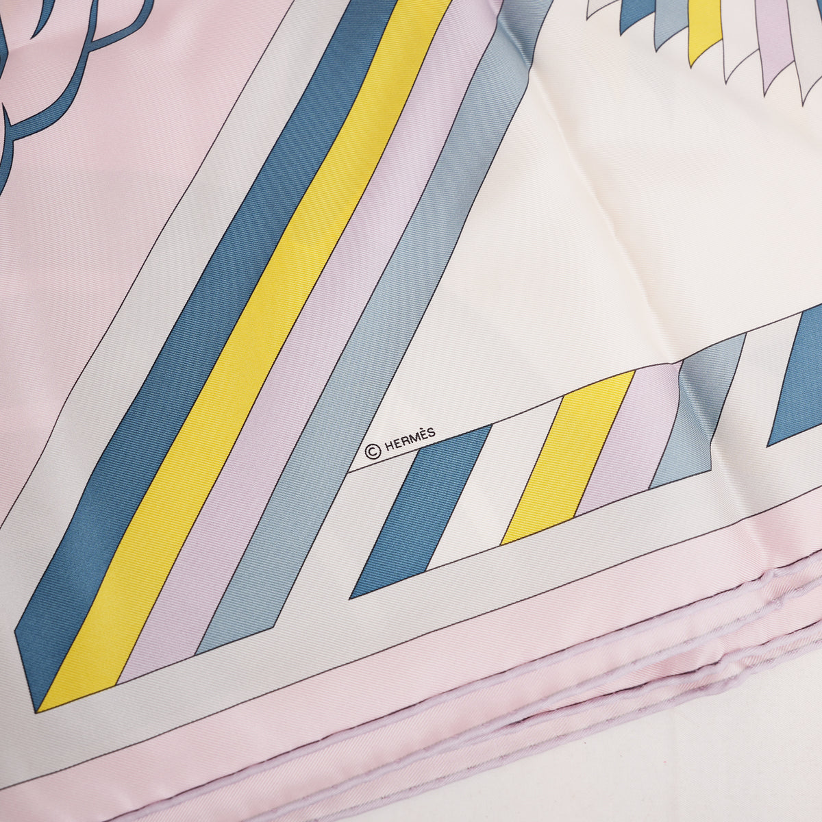 Hermès Carré 90 Foulard in Seta Stampata Multicolore Rosa 90x90 cm