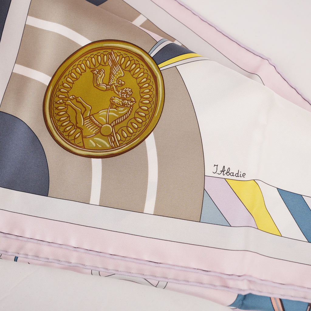 Hermès Carré 90 Foulard in Seta Stampata Multicolore Rosa 90x90 cm