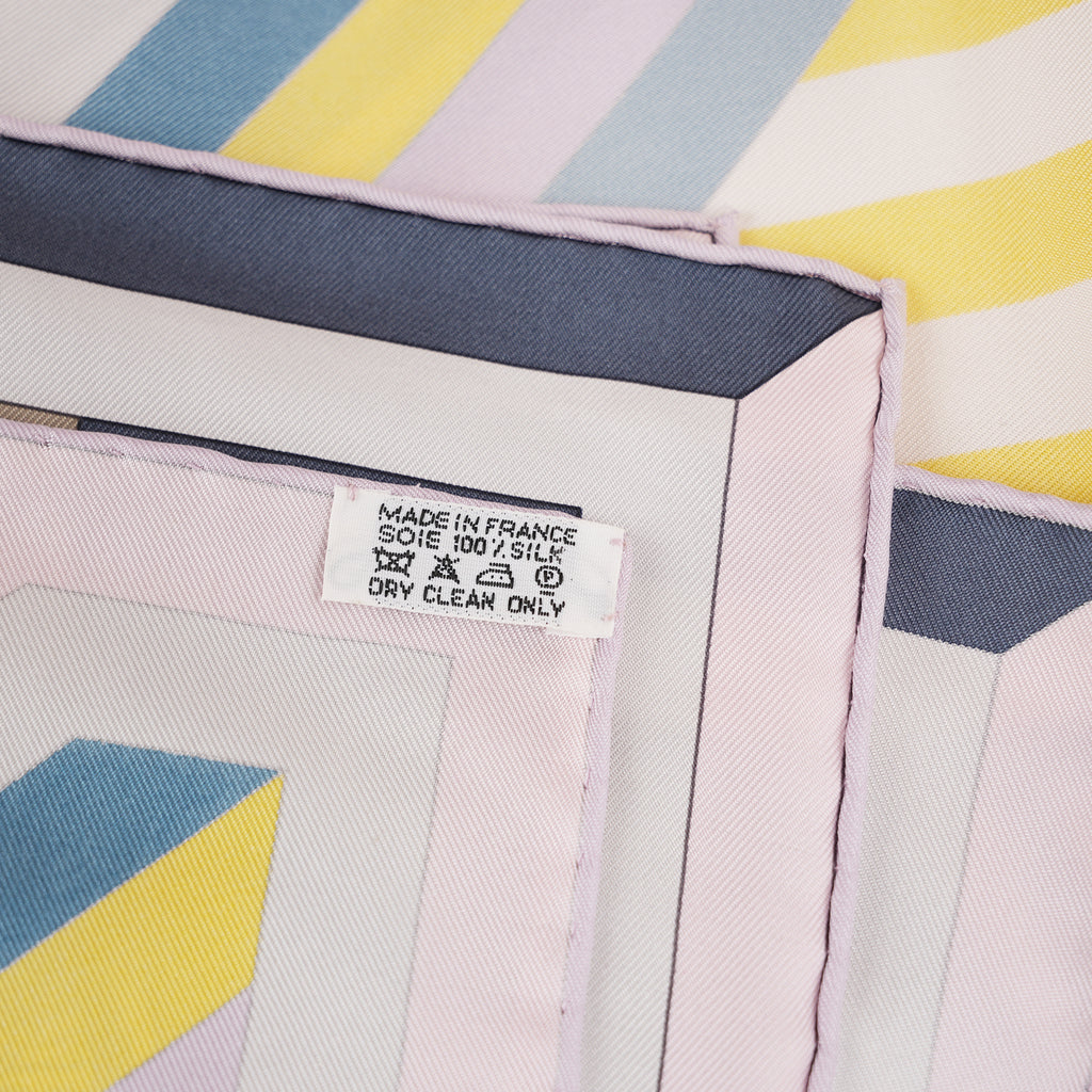 Hermès Carré 90 Foulard in Seta Stampata Multicolore Rosa 90x90 cm