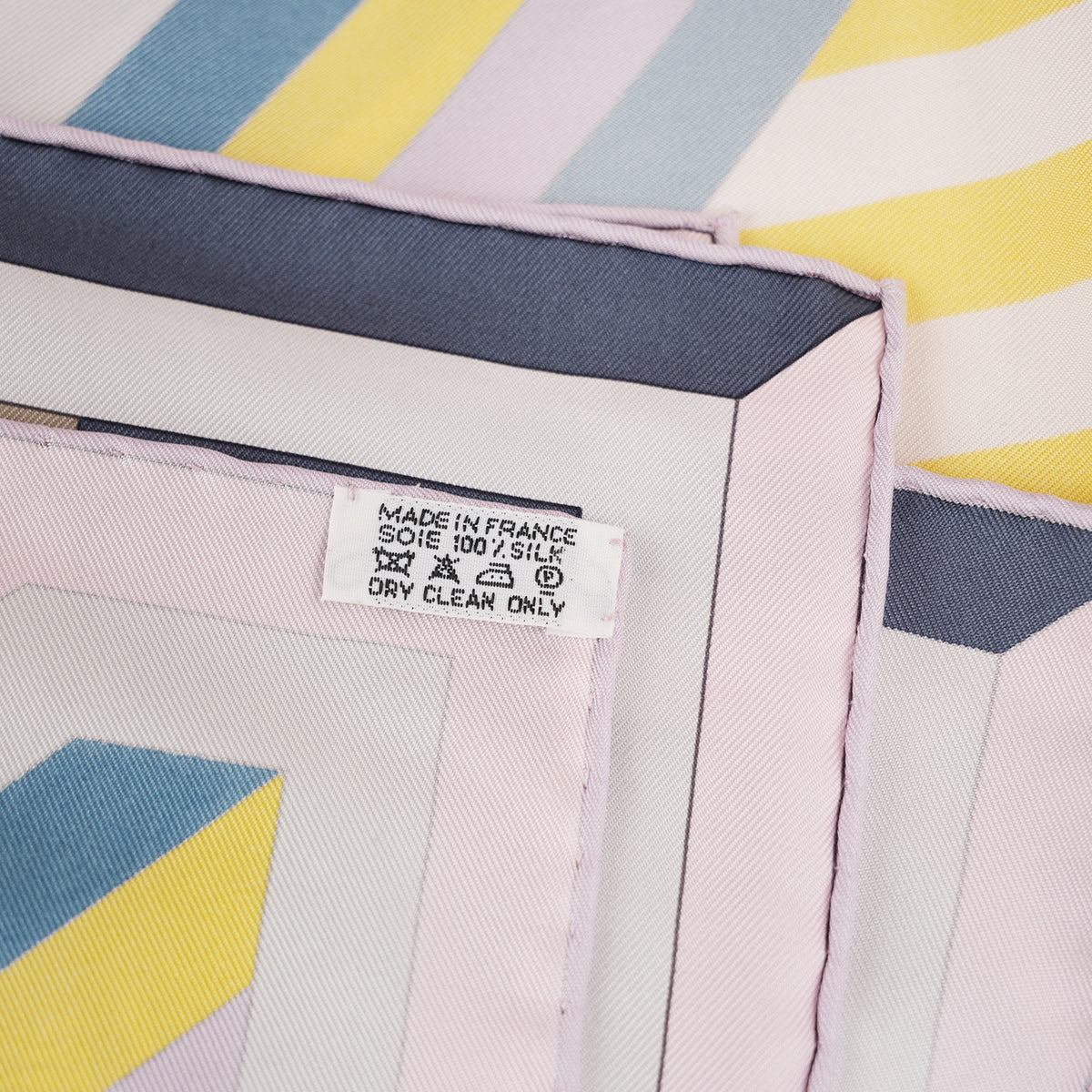 Hermès Carré 90 Foulard in Seta Stampata Multicolore Rosa 90x90 cm