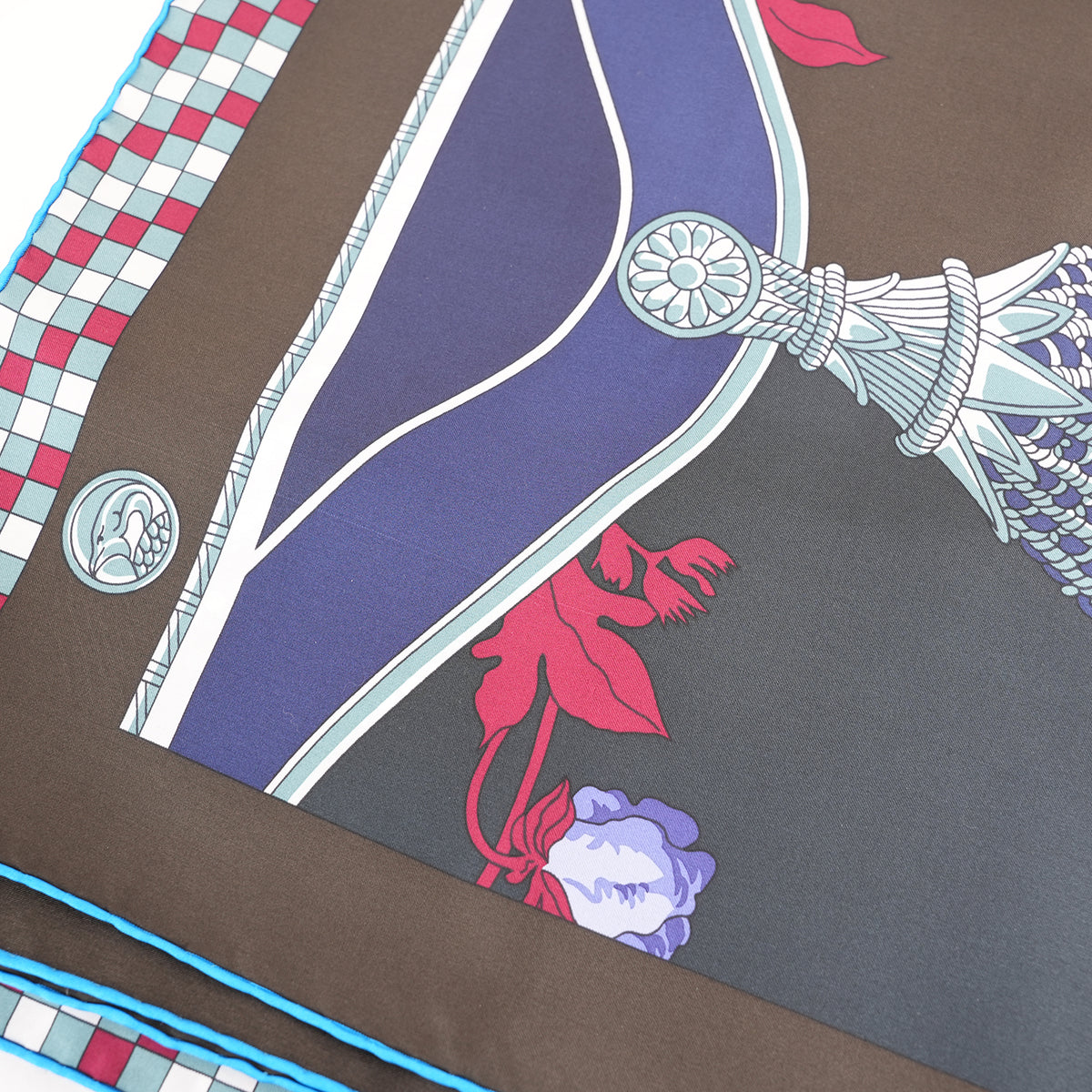 Hermès Foulard Vintage Grande Carré in Seta Marrone con Stampa Equestre Multicolore