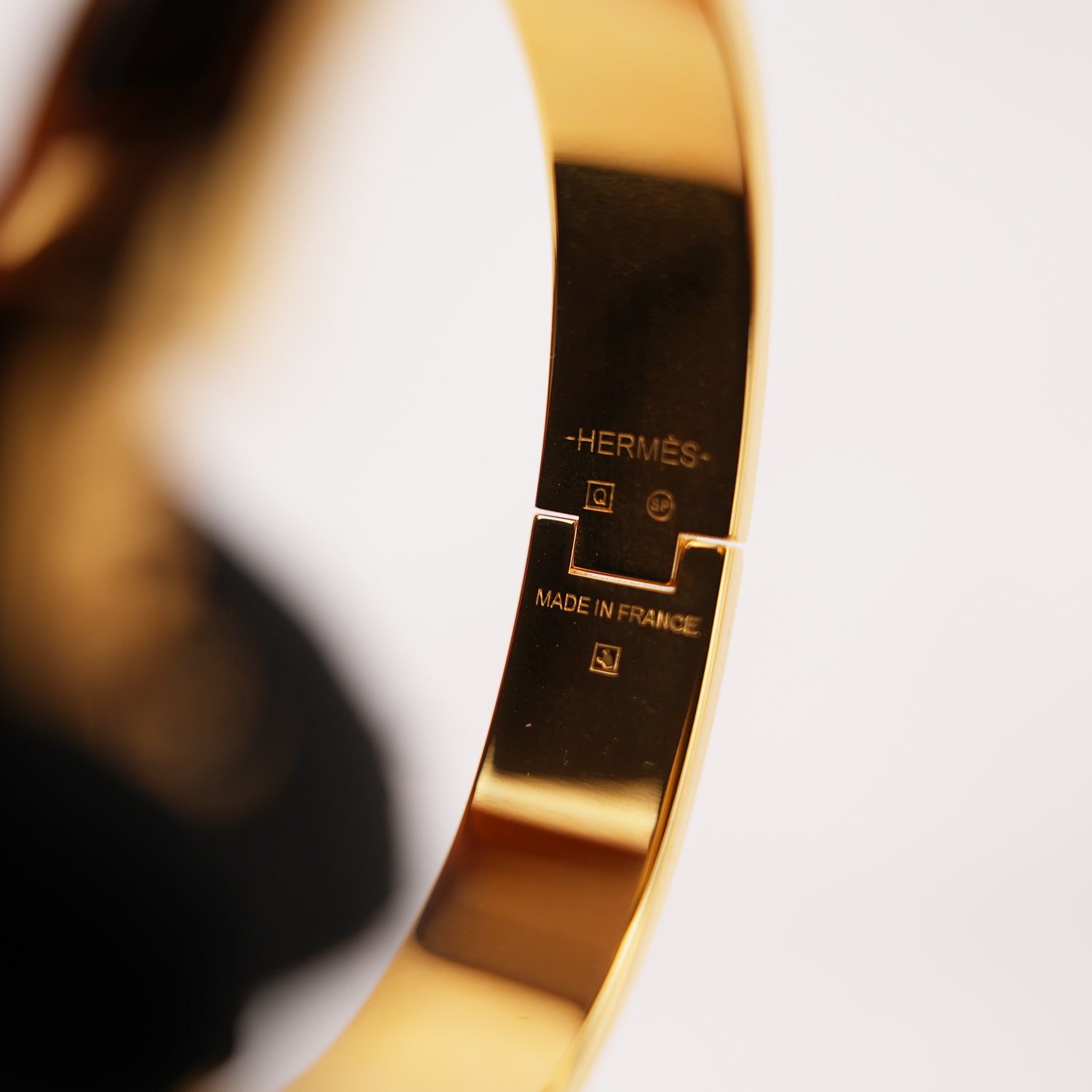 Hermès Clic H PM Bracciale in Smalto Nero con Finitura Placcata Oro Giallo