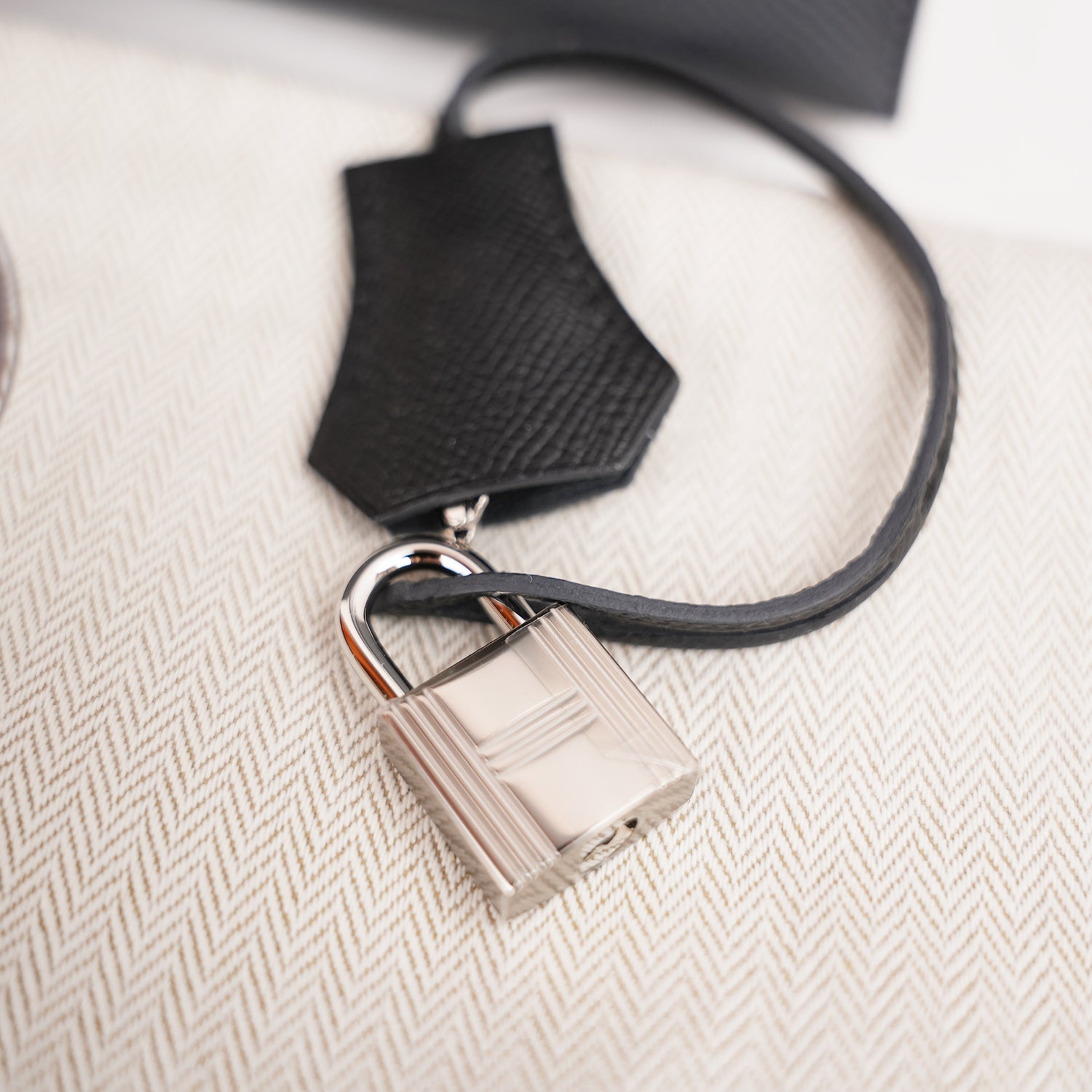 Hermès Kelly 25 Sellier in Pelle Epsom Grigio Fumo e Blu con Hardware Palladiato