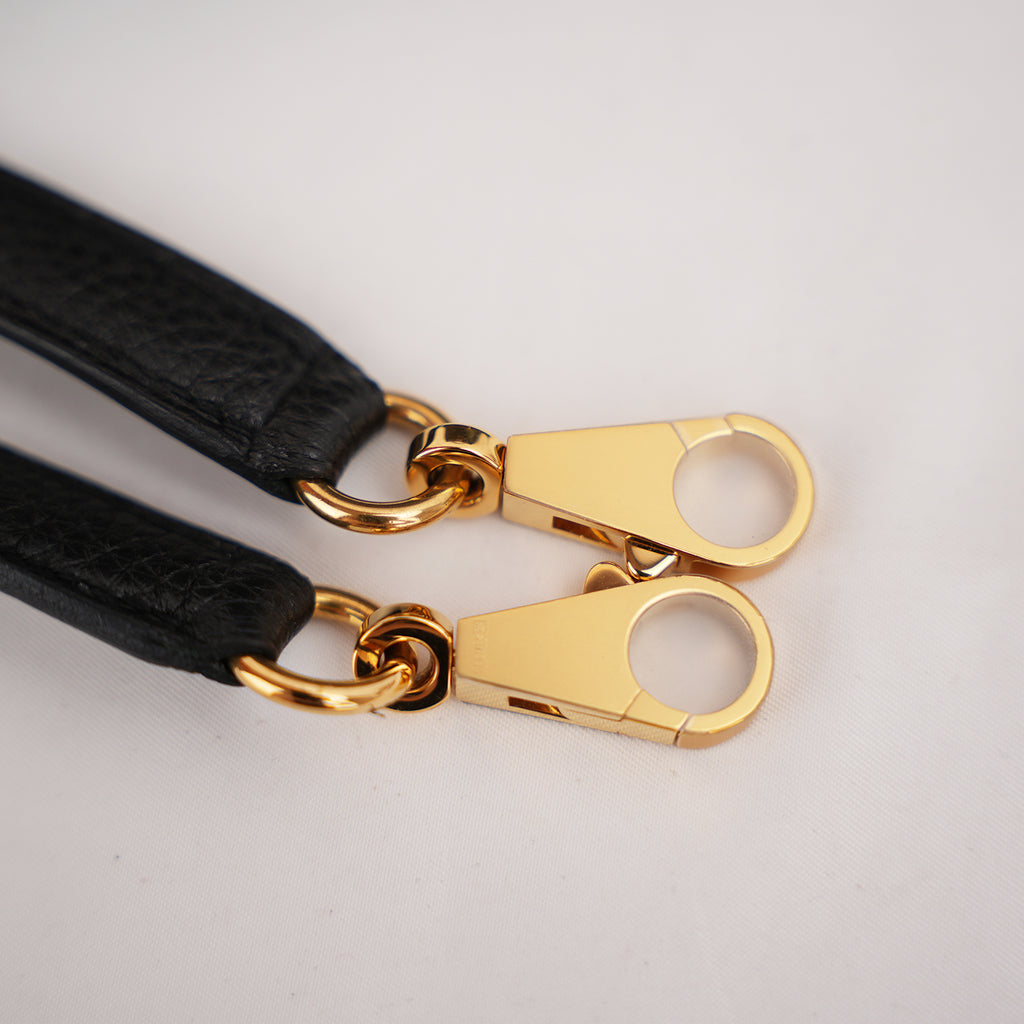 Hermès Kelly 32 Retourne in Pelle Martellata Nera con Hardware Dorato
