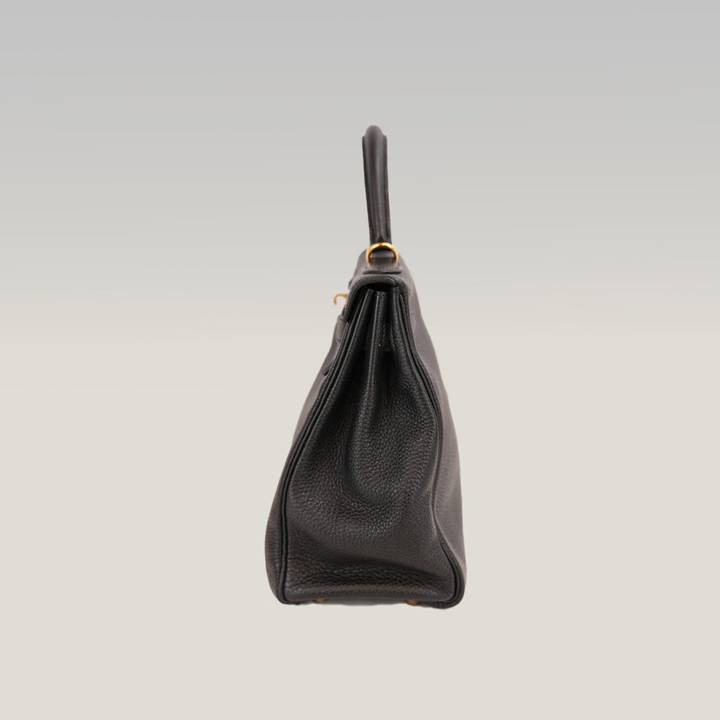 Hermès Kelly 32 Retourne in Pelle Martellata Nera con Hardware Dorato