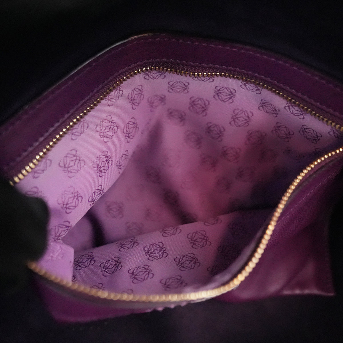 Loewe Nappa Anagram Tassel Tote Viola in Pelle Borsa Shopper