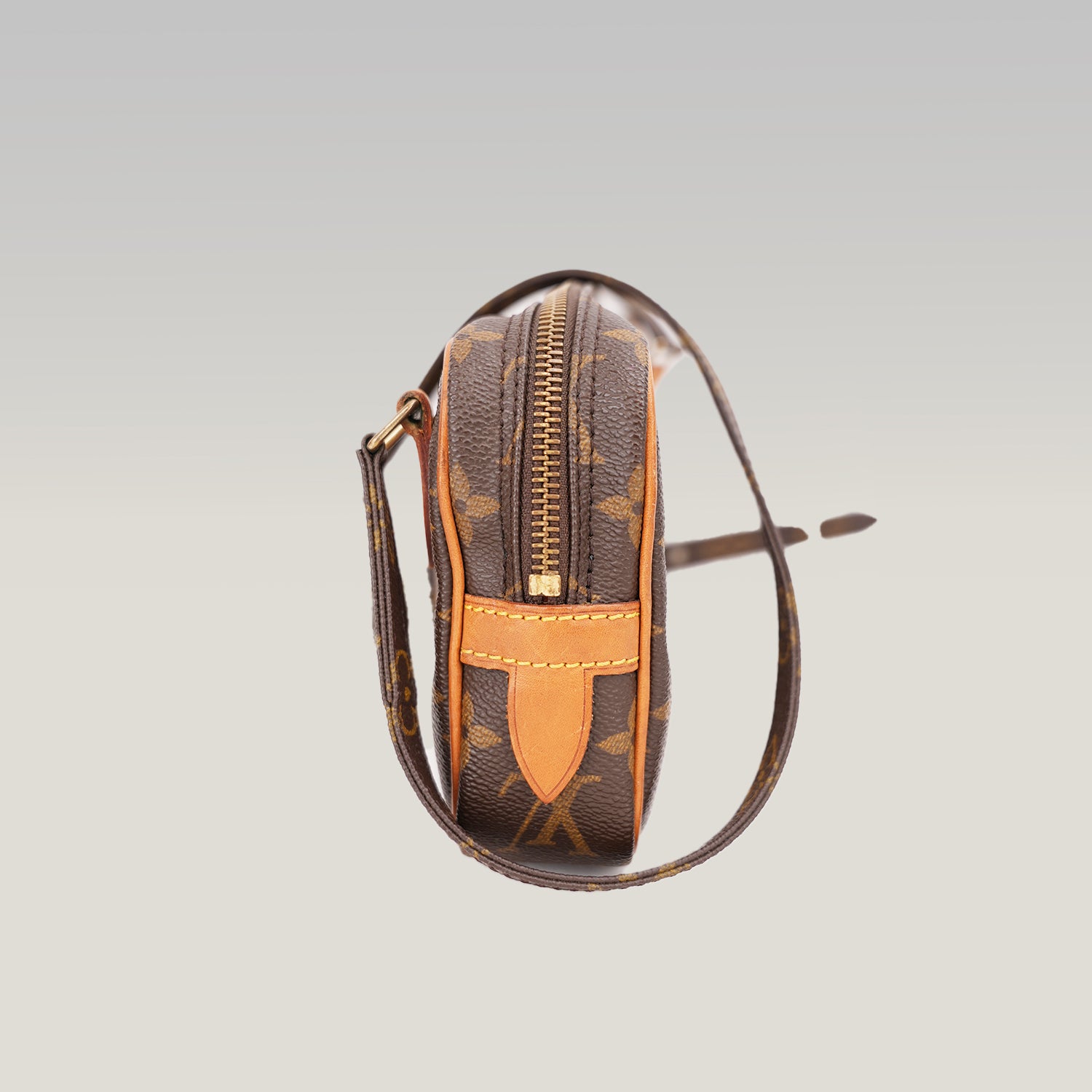 Louis Vuitton Pochette Accessoires Monogram in Tela Rivestita con Finiture in Pelle