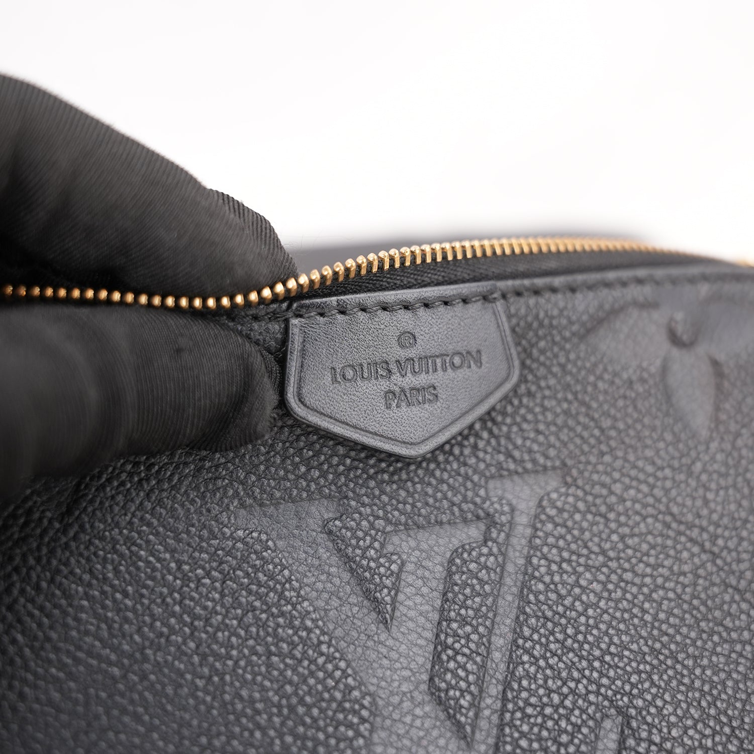Louis Vuitton Multi Pochette Accessoires Nera in Pelle Monogram Empreinte con Catena Oro