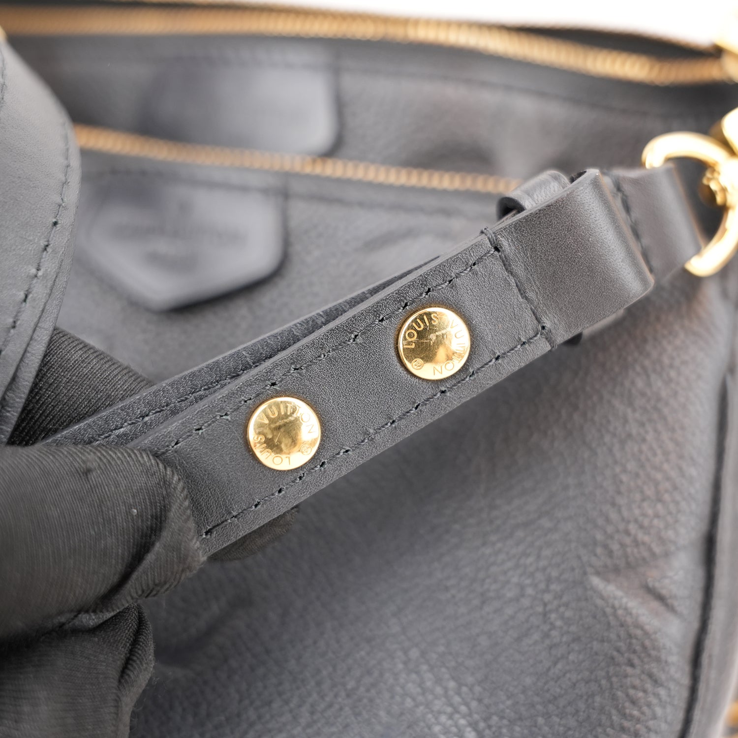 Louis Vuitton Multi Pochette Accessoires Nera in Pelle Monogram Empreinte con Catena Oro