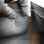 Louis Vuitton Multi Pochette Accessoires Nera in Pelle Monogram Empreinte con Catena Oro