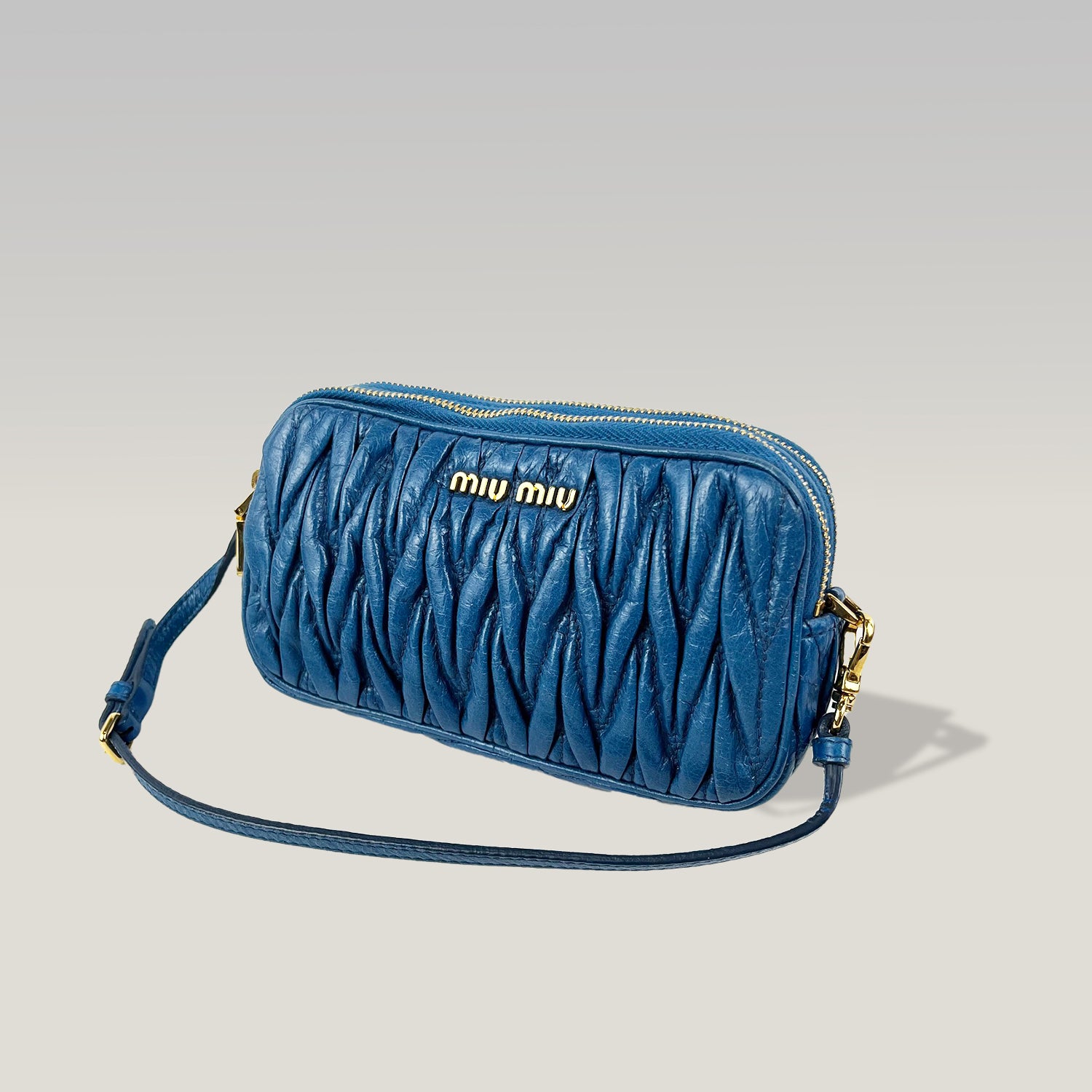 Borsa Mini Miu Miu Blu in Pelle Matelassé con Tracolla – 16 cm