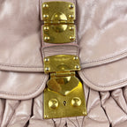 Miu Miu Coffer 40 Borsa a Tracolla in Pelle Matelassé Rosa Cipria con Metallo Dorato