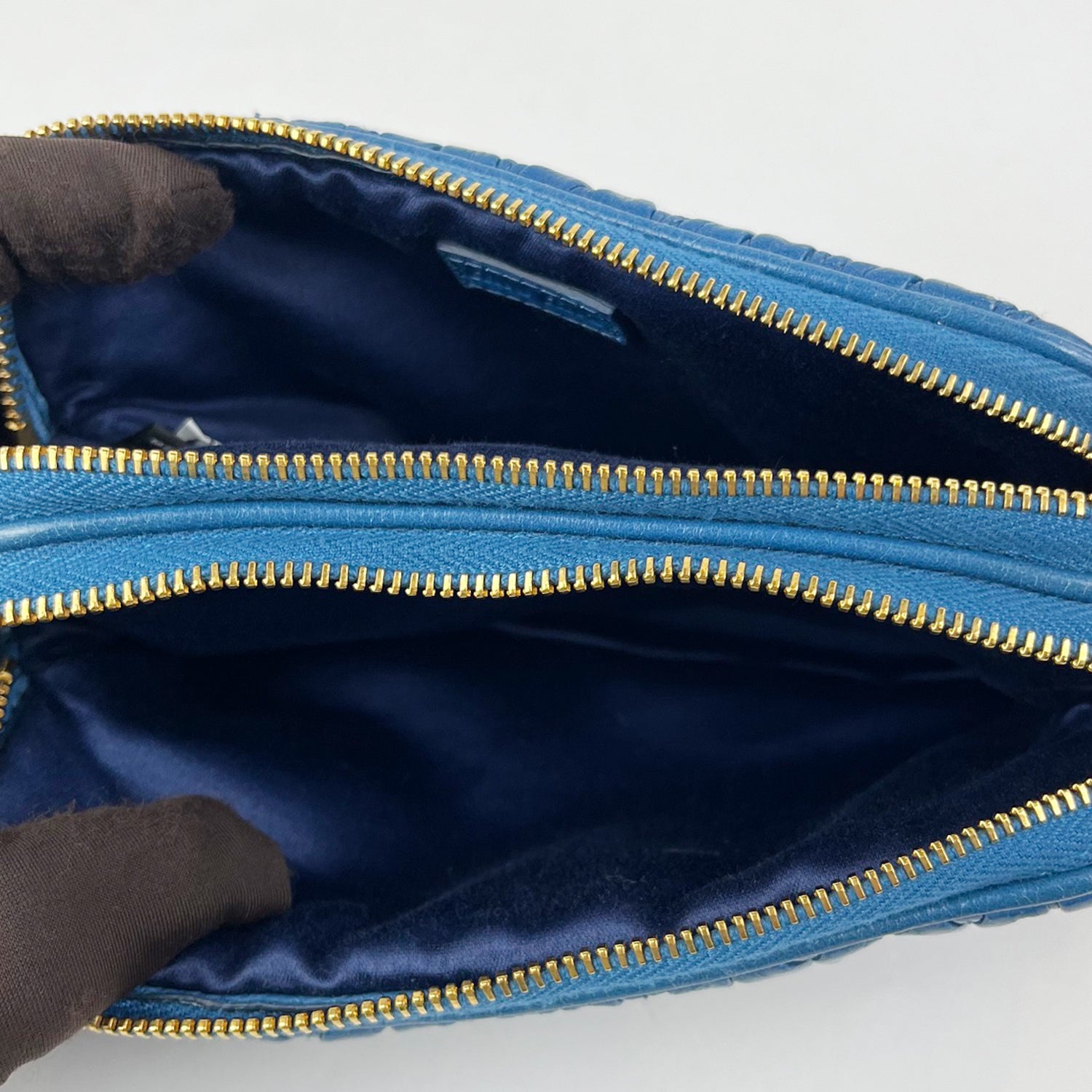 Borsa Mini Miu Miu Blu in Pelle Matelassé con Tracolla – 16 cm