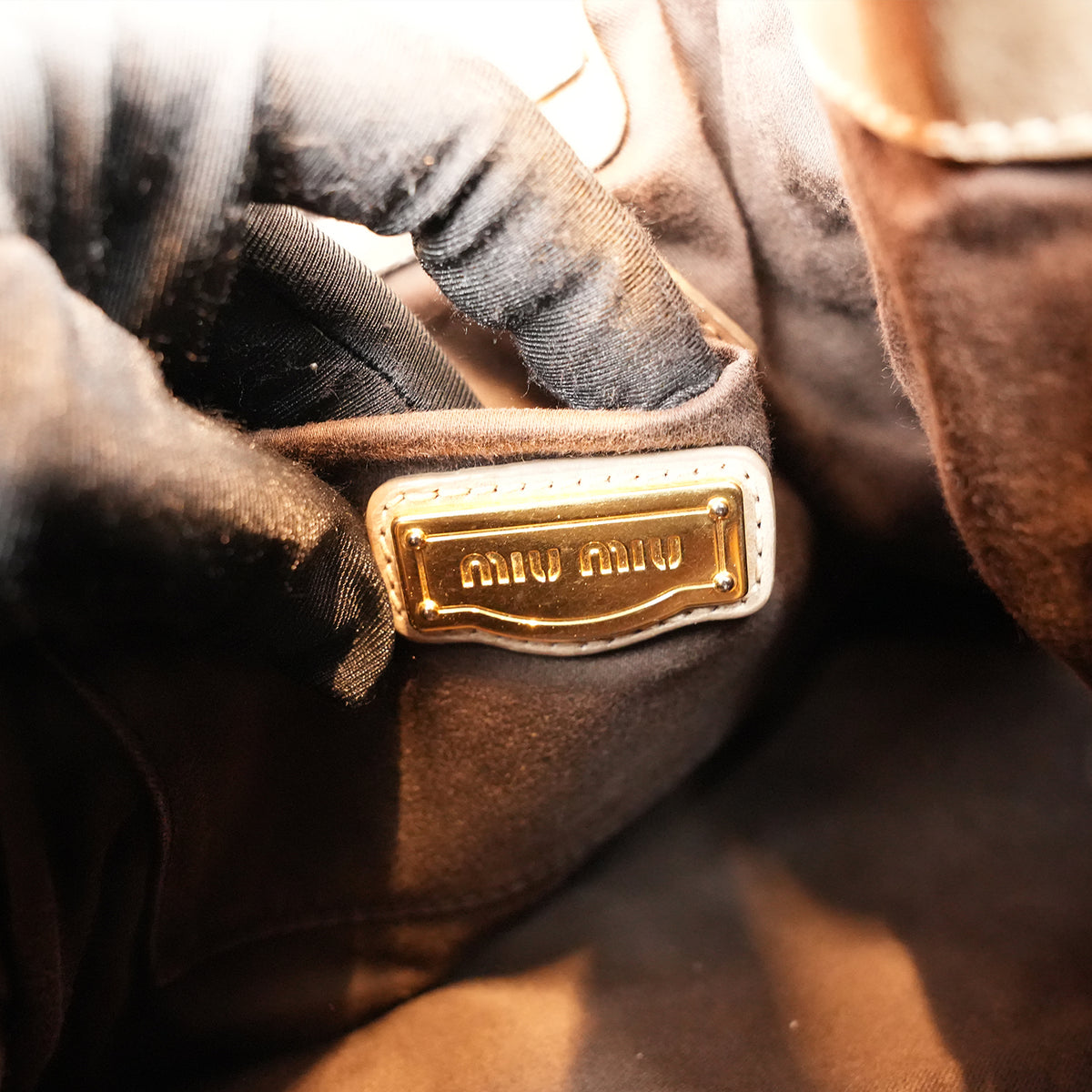 Miu Miu Coffer Matelassé Borsa a Mano in Pelle di Agnello Grigio Verde con Hardware Dorato