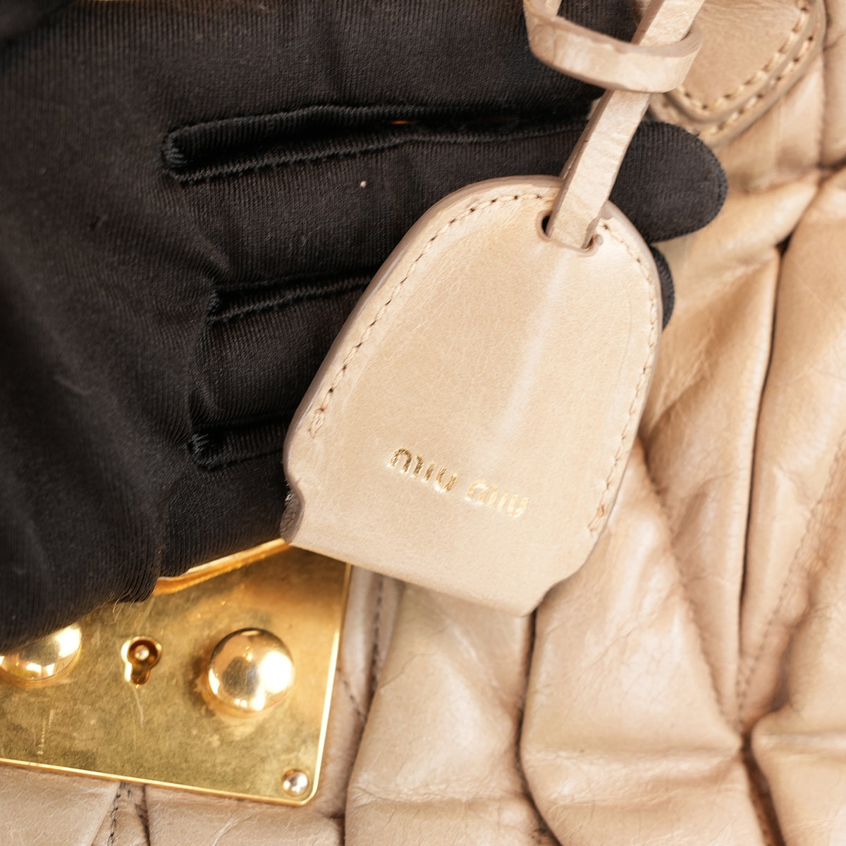 Miu Miu Coffer Matelassé Borsa a Mano in Pelle di Agnello Grigio Verde con Hardware Dorato