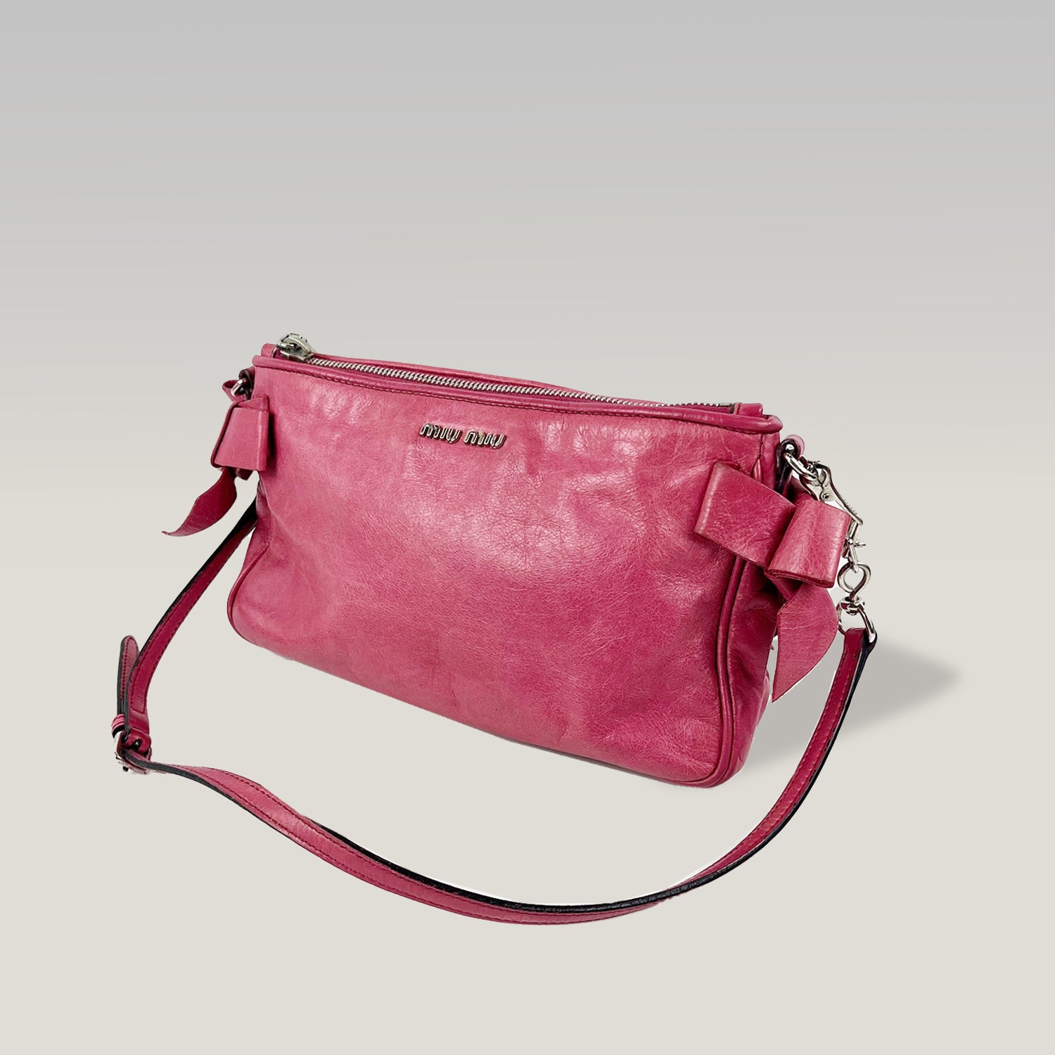 Borsa a Spalla Miu Miu Rosa in Pelle con Fiocchi e Tracolla – 24 cm