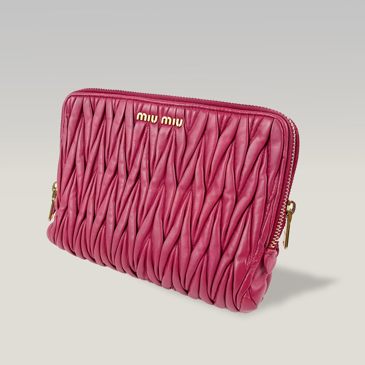 Miu Miu Pochette 24 in Pelle Matelassé Rosa con Logo Dorato