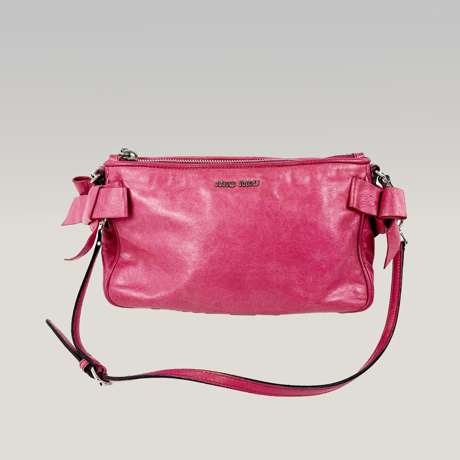 Borsa a Spalla Miu Miu Rosa in Pelle con Fiocchi e Tracolla – 24 cm