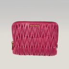Miu Miu Pochette 24 in Pelle Matelassé Rosa con Logo Dorato