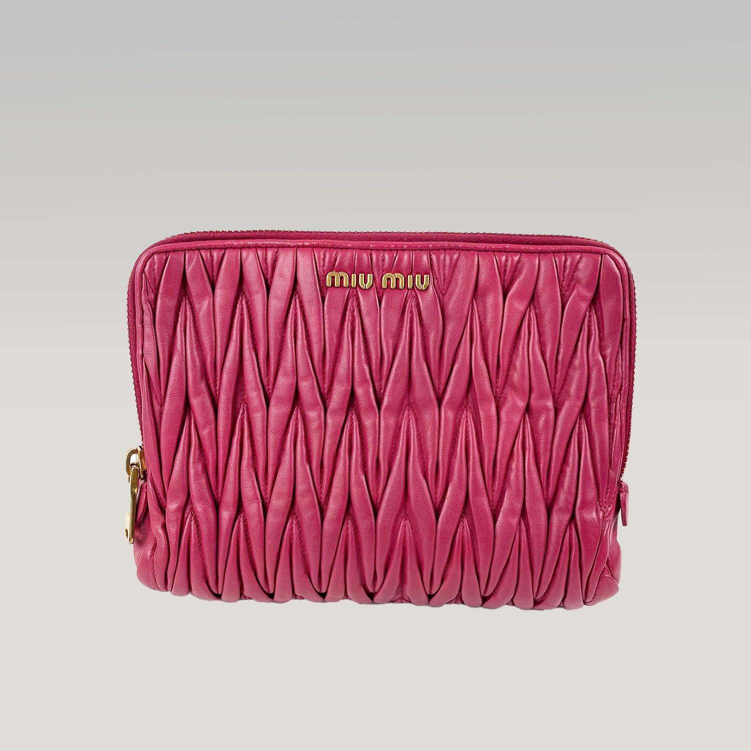 Miu Miu Pochette 24 in Pelle Matelassé Rosa con Logo Dorato