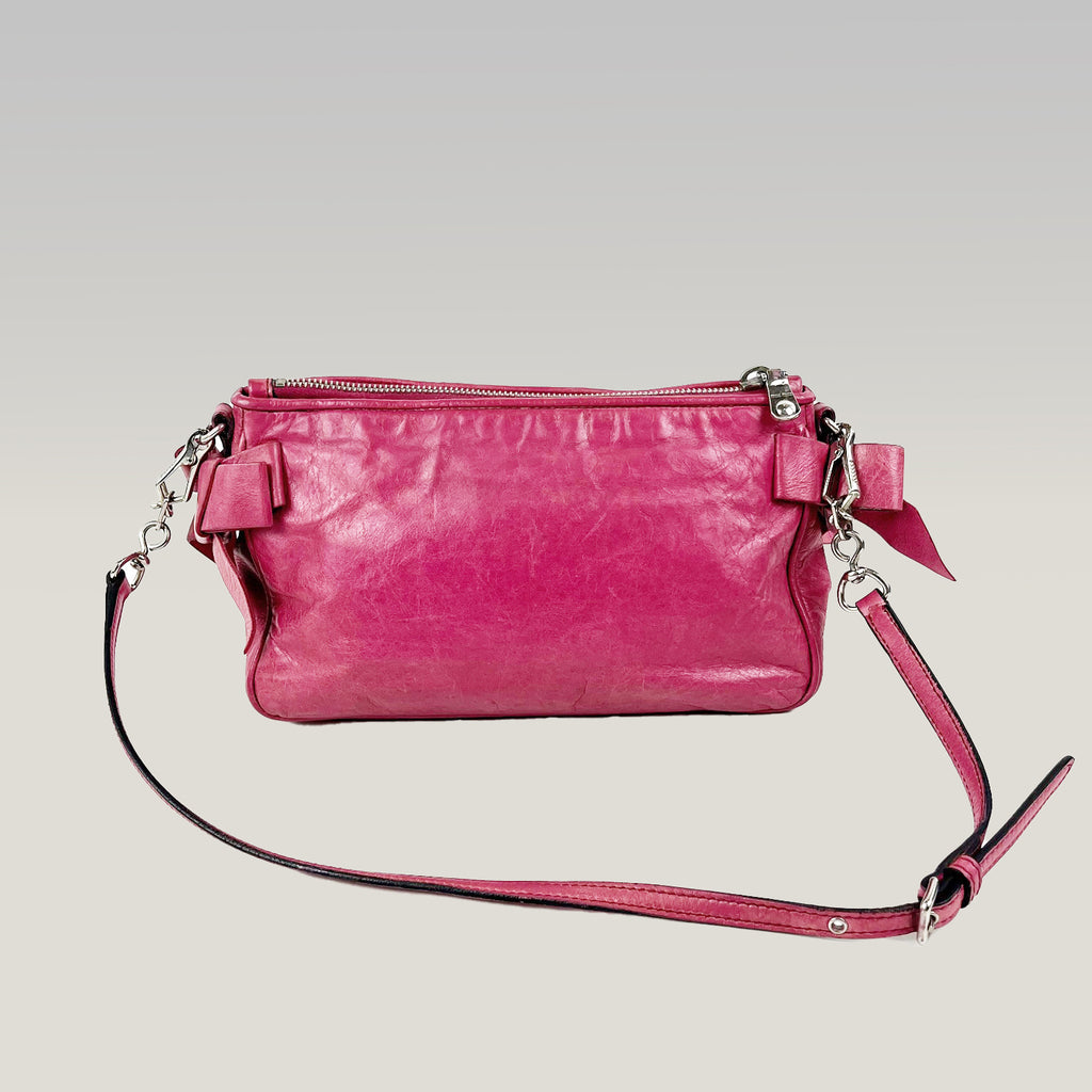 Borsa a Spalla Miu Miu Rosa in Pelle con Fiocchi e Tracolla – 24 cm