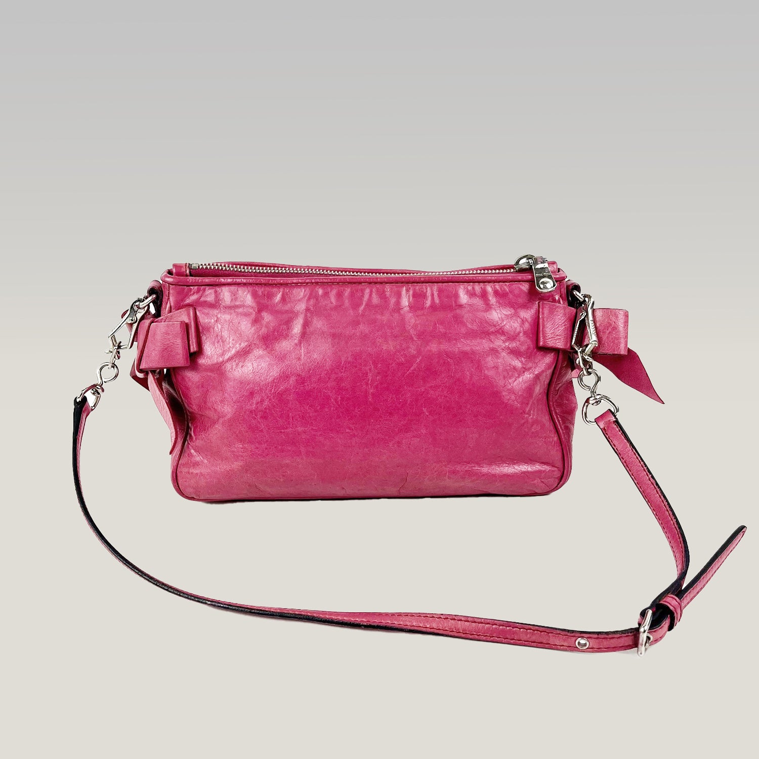 Borsa a Spalla Miu Miu Rosa in Pelle con Fiocchi e Tracolla – 24 cm