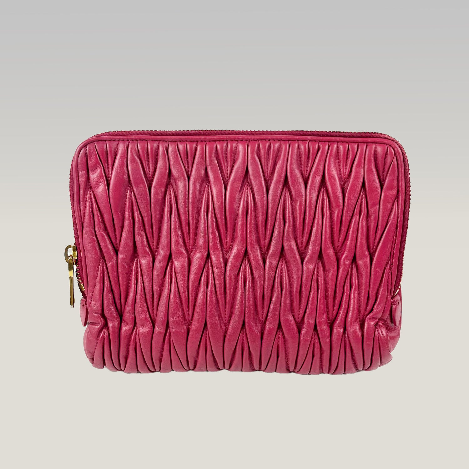 Miu Miu Pochette 24 in Pelle Matelassé Rosa con Logo Dorato