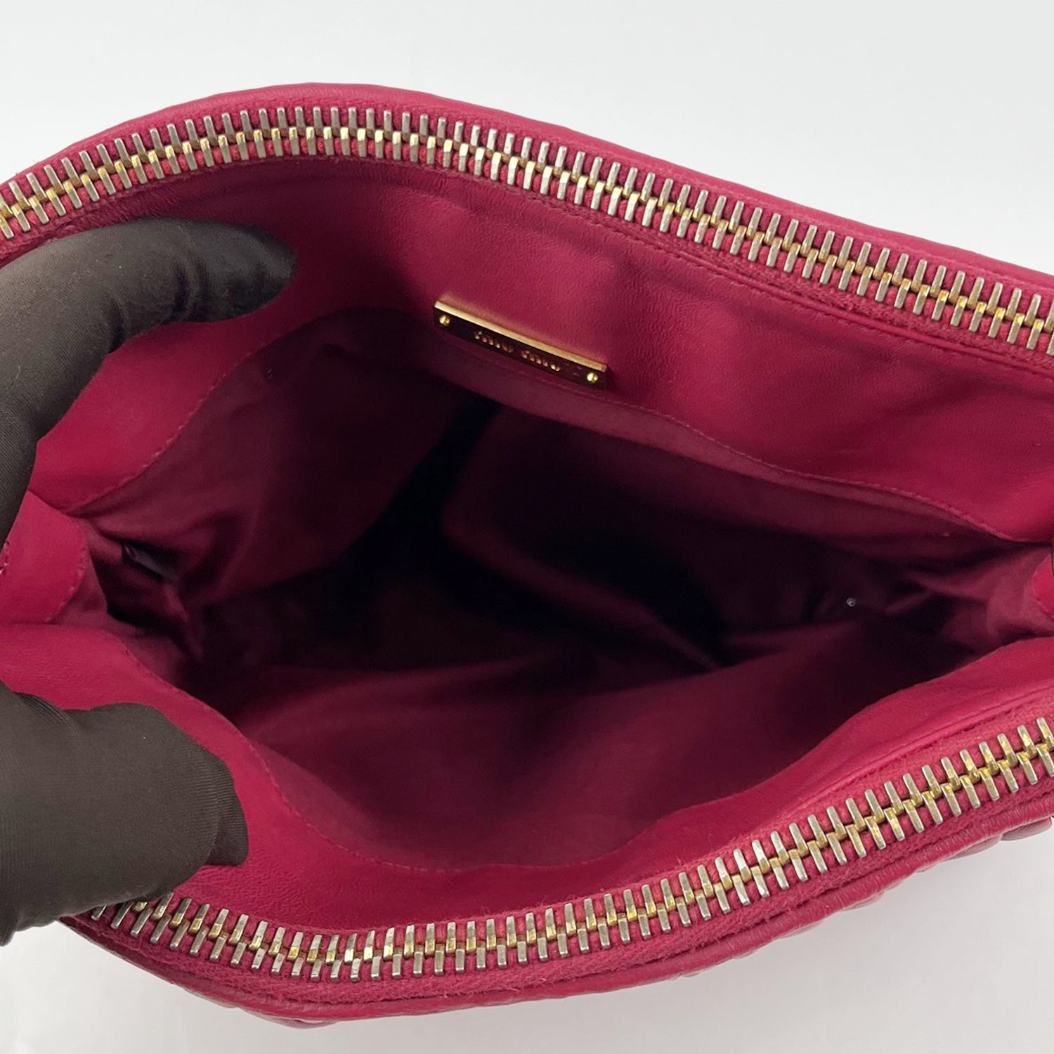 Miu Miu Pochette 24 in Pelle Matelassé Rosa con Logo Dorato