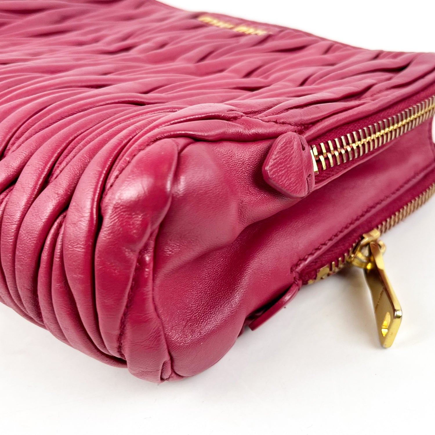 Miu Miu Pochette 24 in Pelle Matelassé Rosa con Logo Dorato