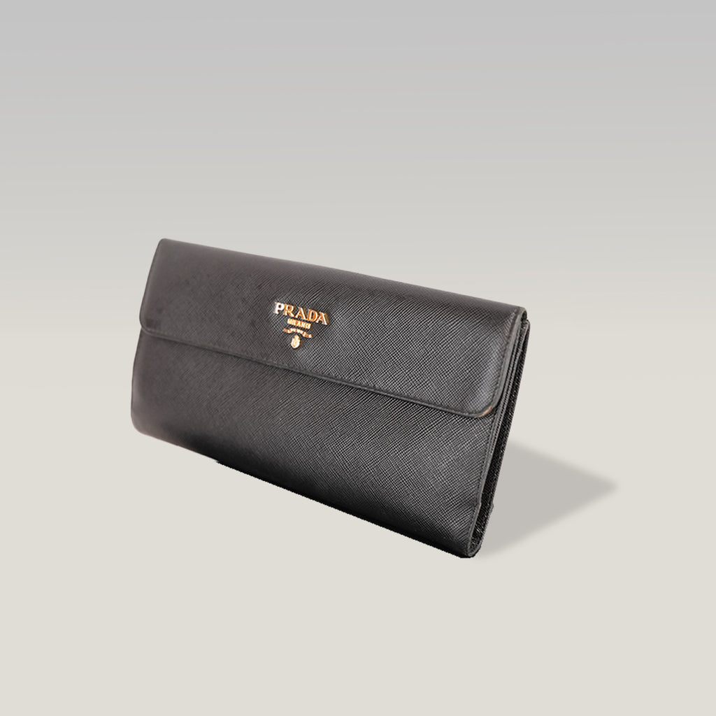 Prada Portafoglio Continental in Pelle Saffiano Nera con Logo Dorato