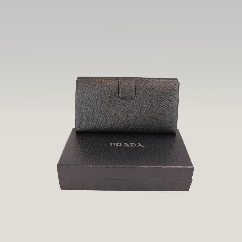 Prada Portafoglio Continental in Pelle Saffiano Nera con Logo Dorato