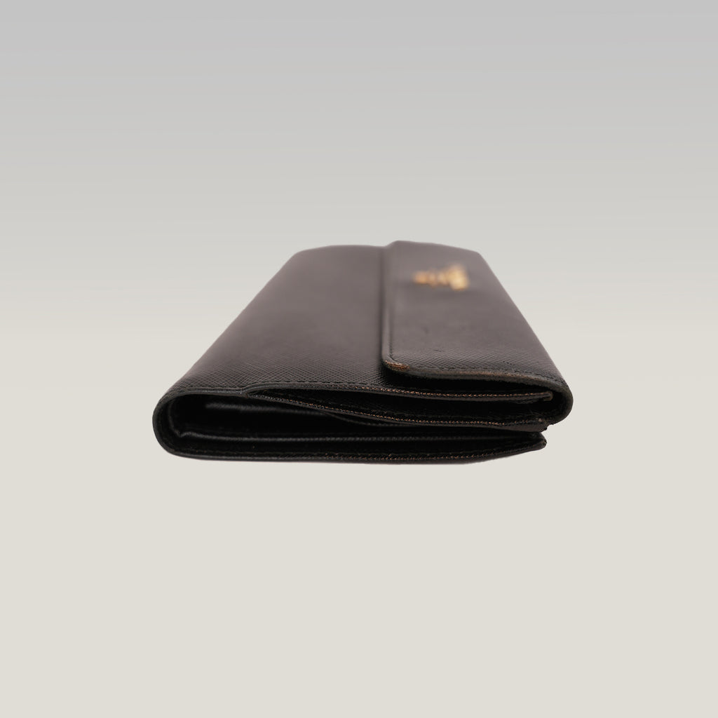 Prada Portafoglio Continental in Pelle Saffiano Nera con Logo Dorato