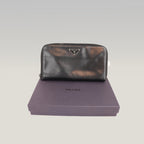 Prada Portafoglio Zip Around in Pelle Nera con Logo Triangolare