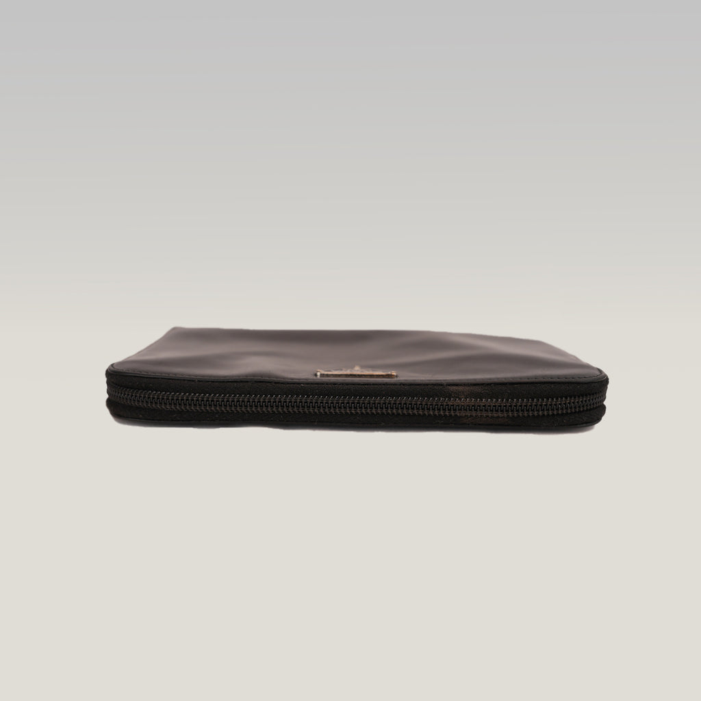 Prada Portafoglio Zip Around in Pelle Nera con Logo Triangolare