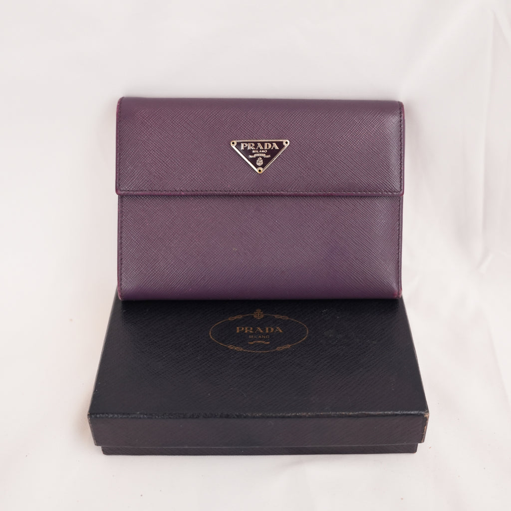 Prada Portafoglio Vintage Mini in Pelle Saffiano Viola con Logo Triangolare