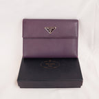 Prada Portafoglio Vintage Mini in Pelle Saffiano Viola con Logo Triangolare