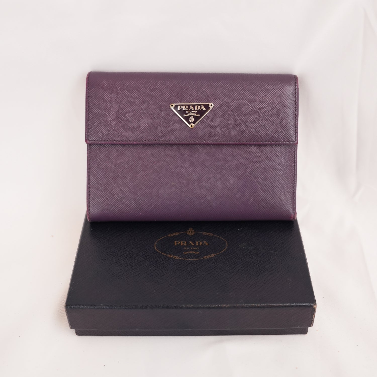 Prada Portafoglio Vintage Mini in Pelle Saffiano Viola con Logo Triangolare