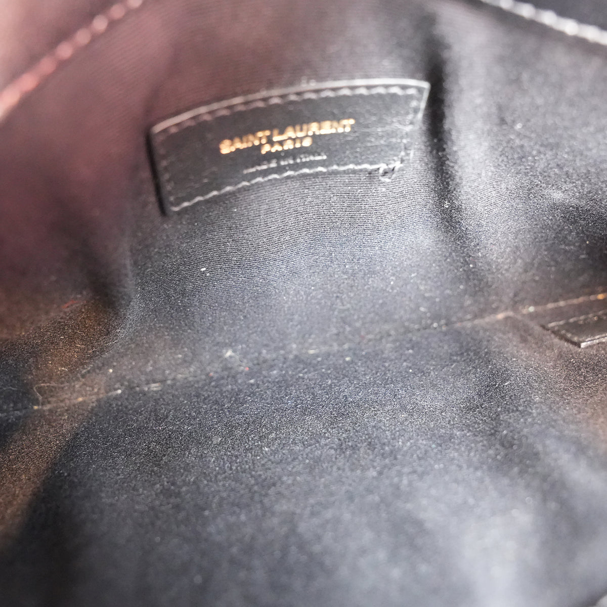 Saint Laurent Uptown Pouch Nera in Pelle con Logo YSL Dorato