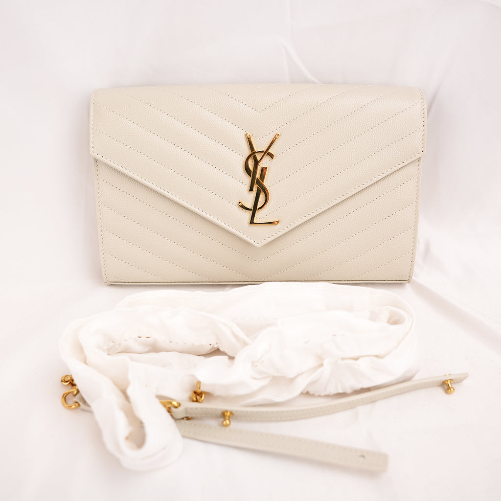 Pochette Saint Laurent Monogram Bianca in Pelle Matelassé Chevron con Logo YSL Dorato