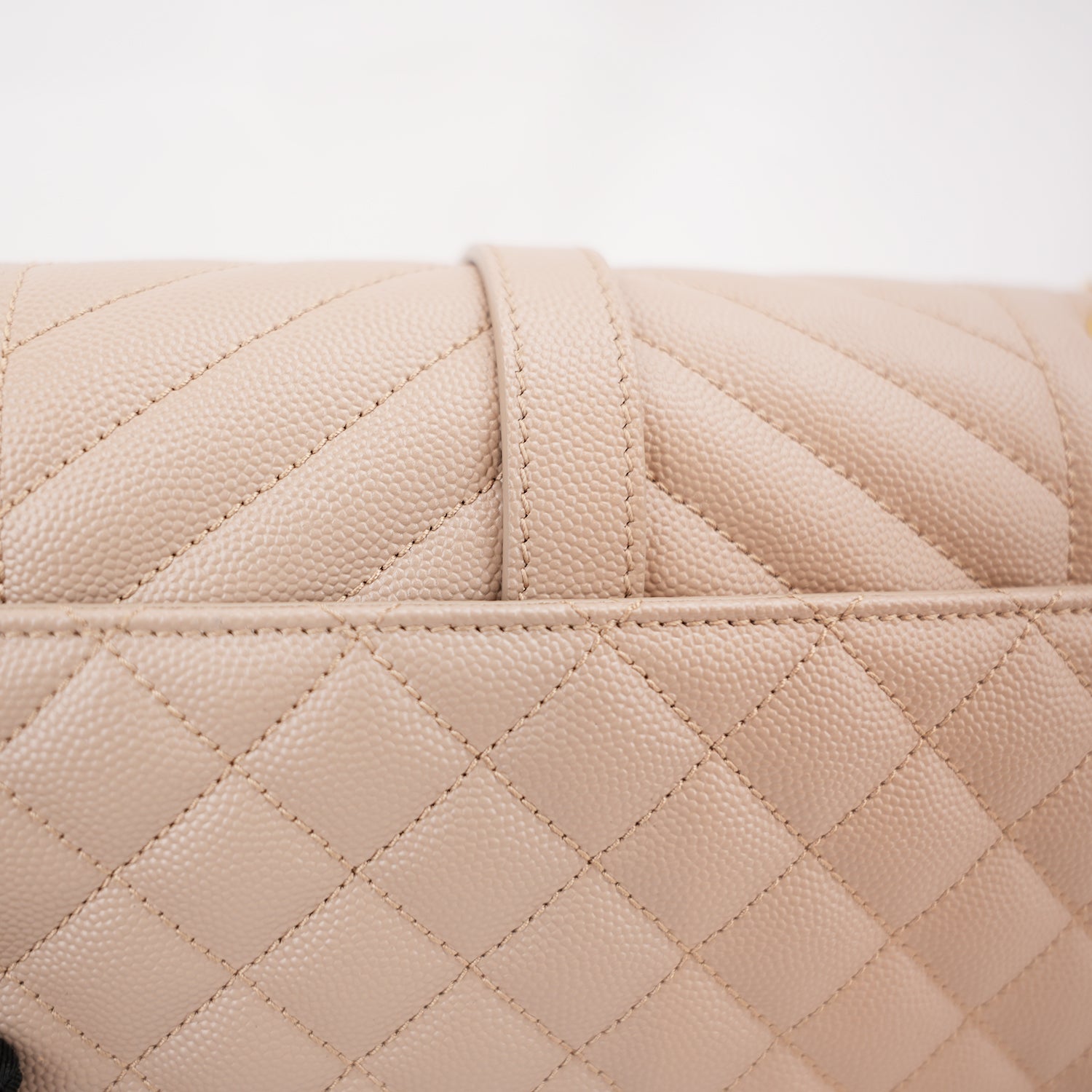Saint Laurent Envelope Medium Chain Borsa Beige Quilted Leather with Cassandre Logo