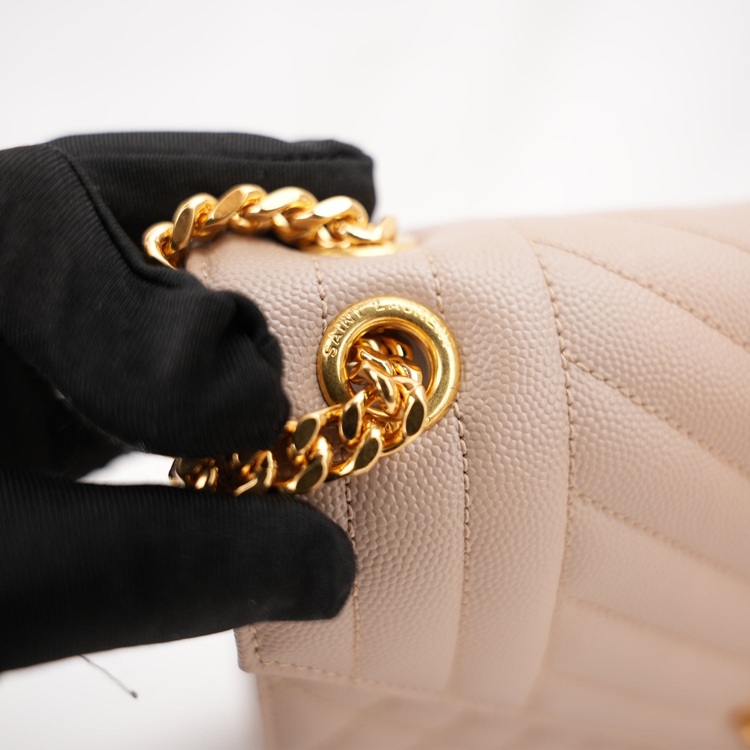 Saint Laurent Envelope Medium Chain Borsa Beige Quilted Leather with Cassandre Logo