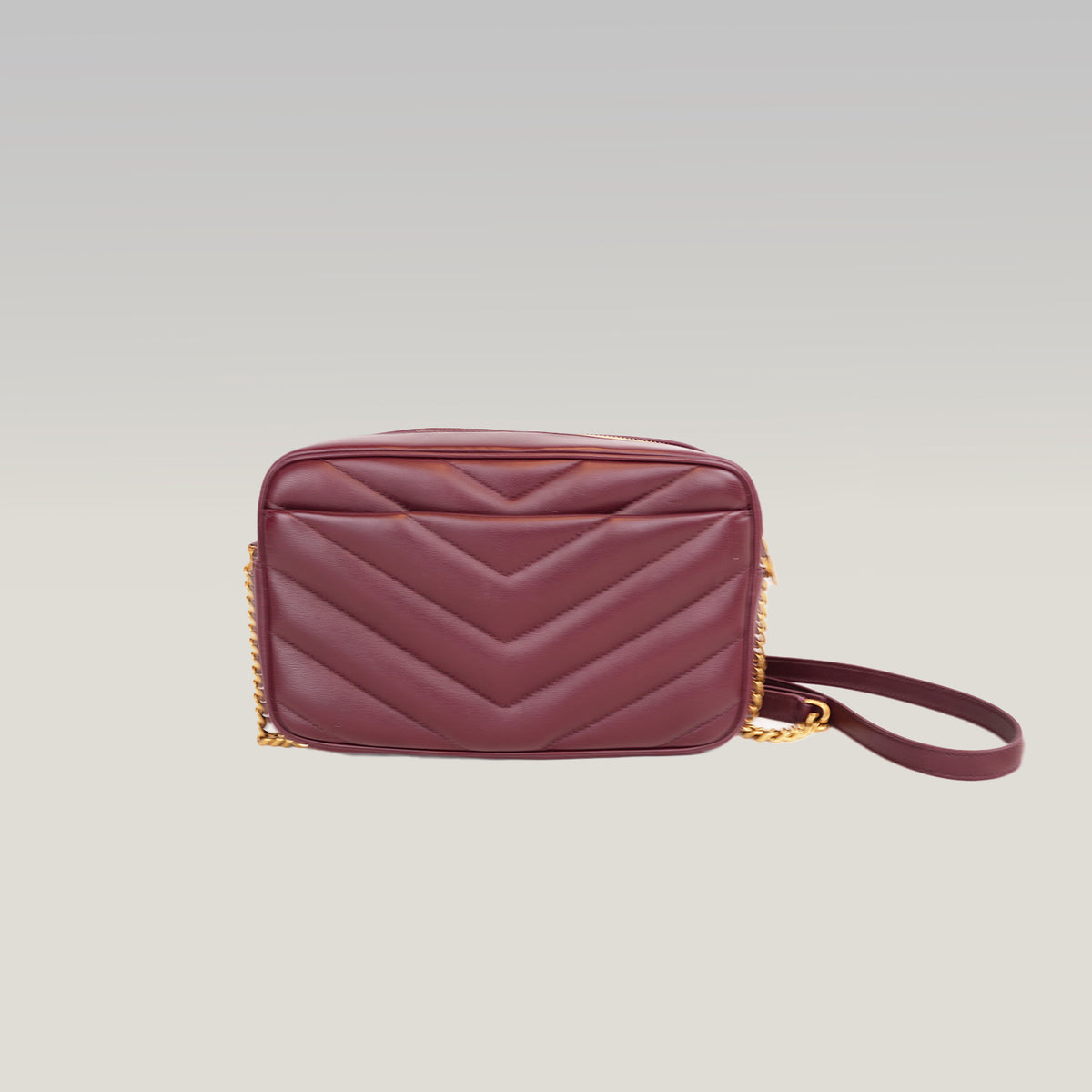 Saint Laurent Lou Camera Bag Small in pelle matelassé bordeaux con hardware dorato