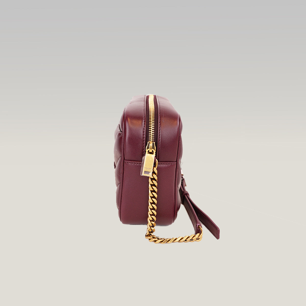 Saint Laurent Lou Camera Bag Small in pelle matelassé bordeaux con hardware dorato