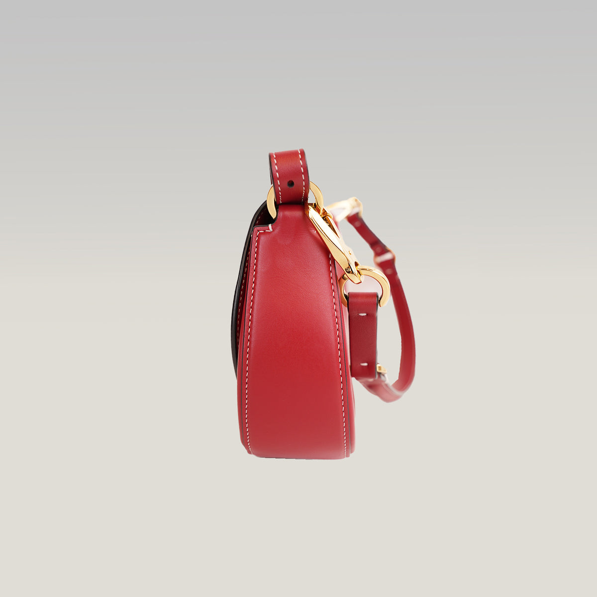 Valentino Garavani Ohval Borsa a Spalla Piccola in Pelle di Vitello Rossa con Logo V Dorato