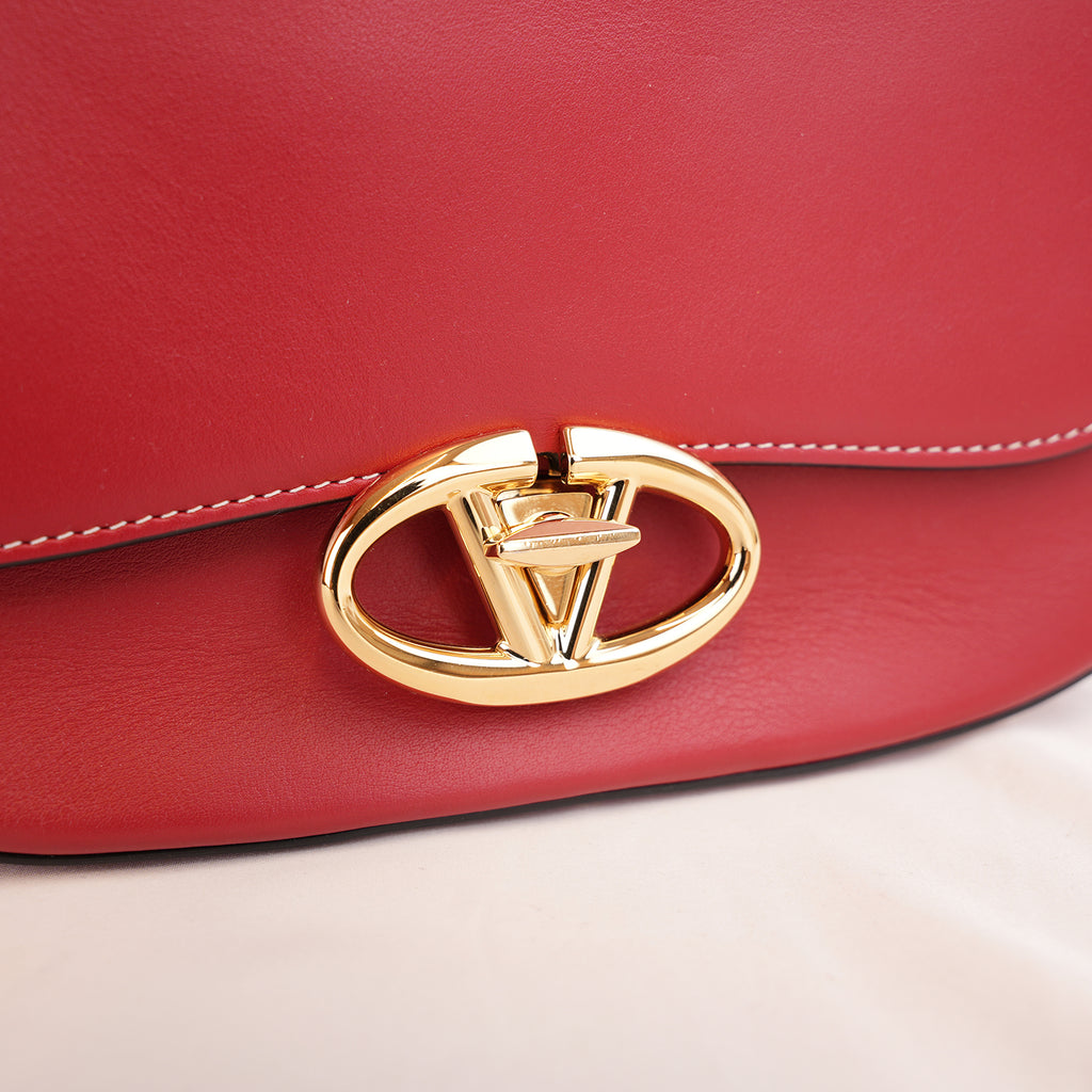 Valentino Garavani Ohval Borsa a Spalla Piccola in Pelle di Vitello Rossa con Logo V Dorato