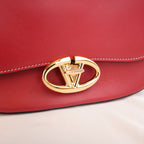 Valentino Garavani Ohval Borsa a Spalla Piccola in Pelle di Vitello Rossa con Logo V Dorato